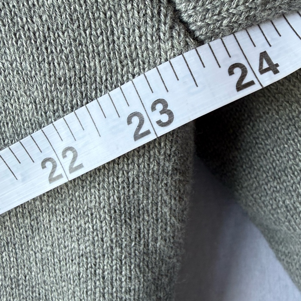 ✨2 for 1✨ Gray Cotton V-Neck Collared Sweater - Picture 5 of 6